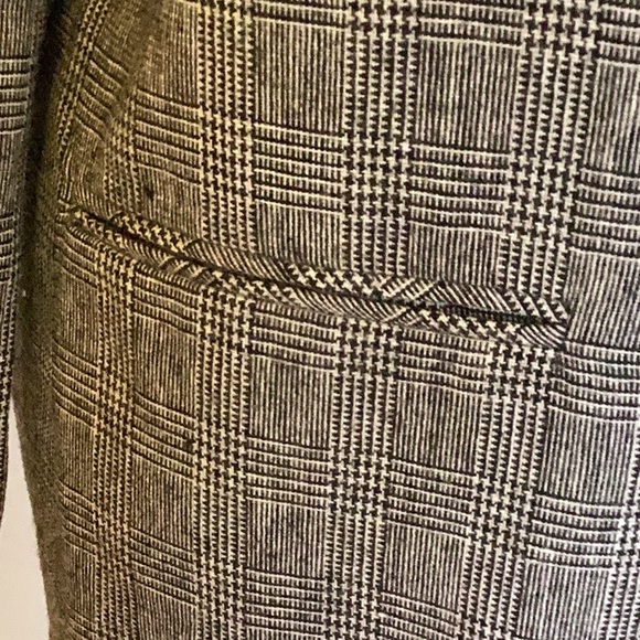 Alfred Dunner black/white plaid blazer with black velvet collar - Picture 5 of 15